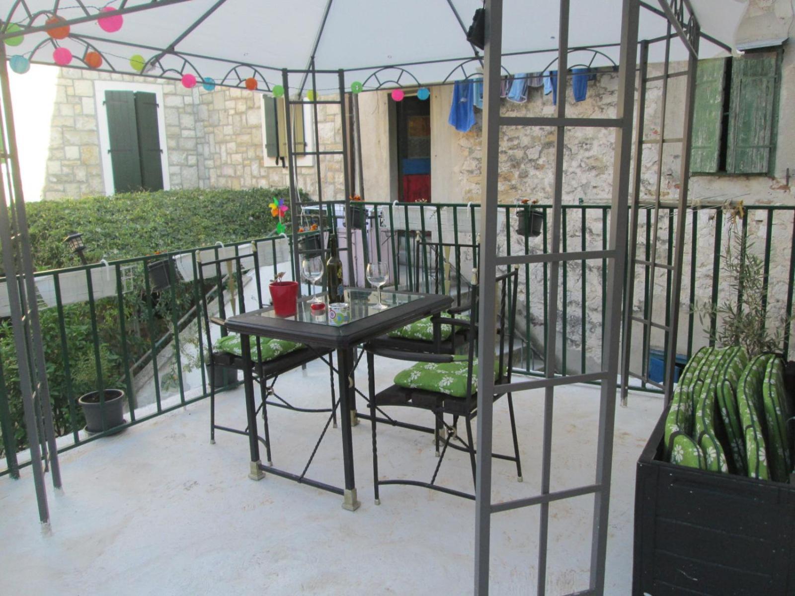 Varos Style Split Exterior photo